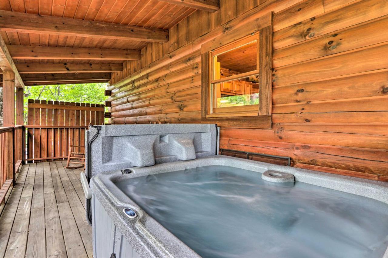 Cabin With Deck And Fireplace Less Than 3 Mi To Dollywood! Pigeon Forge Eksteriør billede