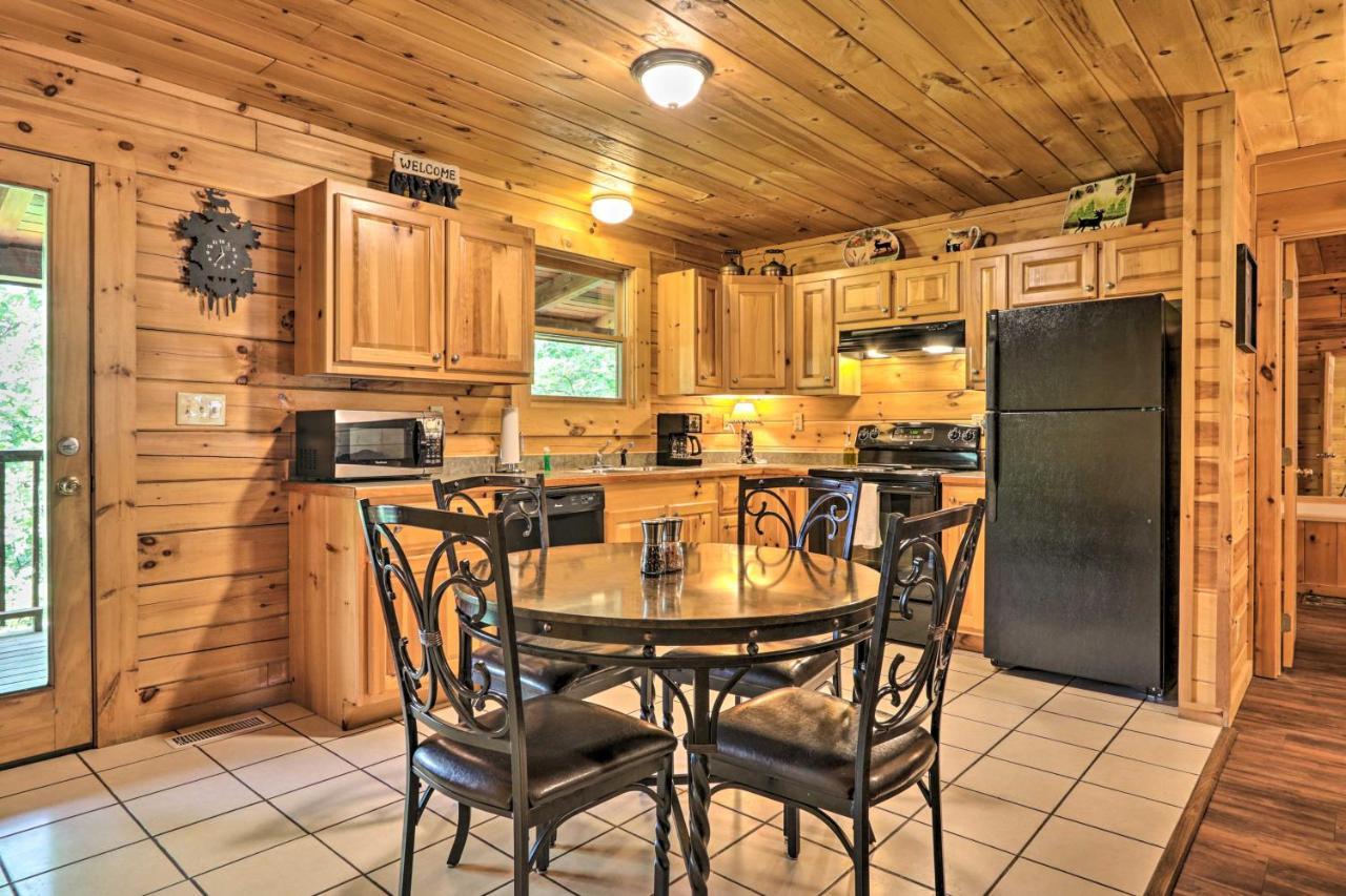 Cabin With Deck And Fireplace Less Than 3 Mi To Dollywood! Pigeon Forge Eksteriør billede