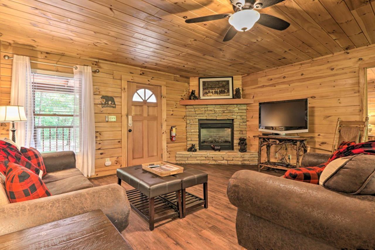 Cabin With Deck And Fireplace Less Than 3 Mi To Dollywood! Pigeon Forge Eksteriør billede