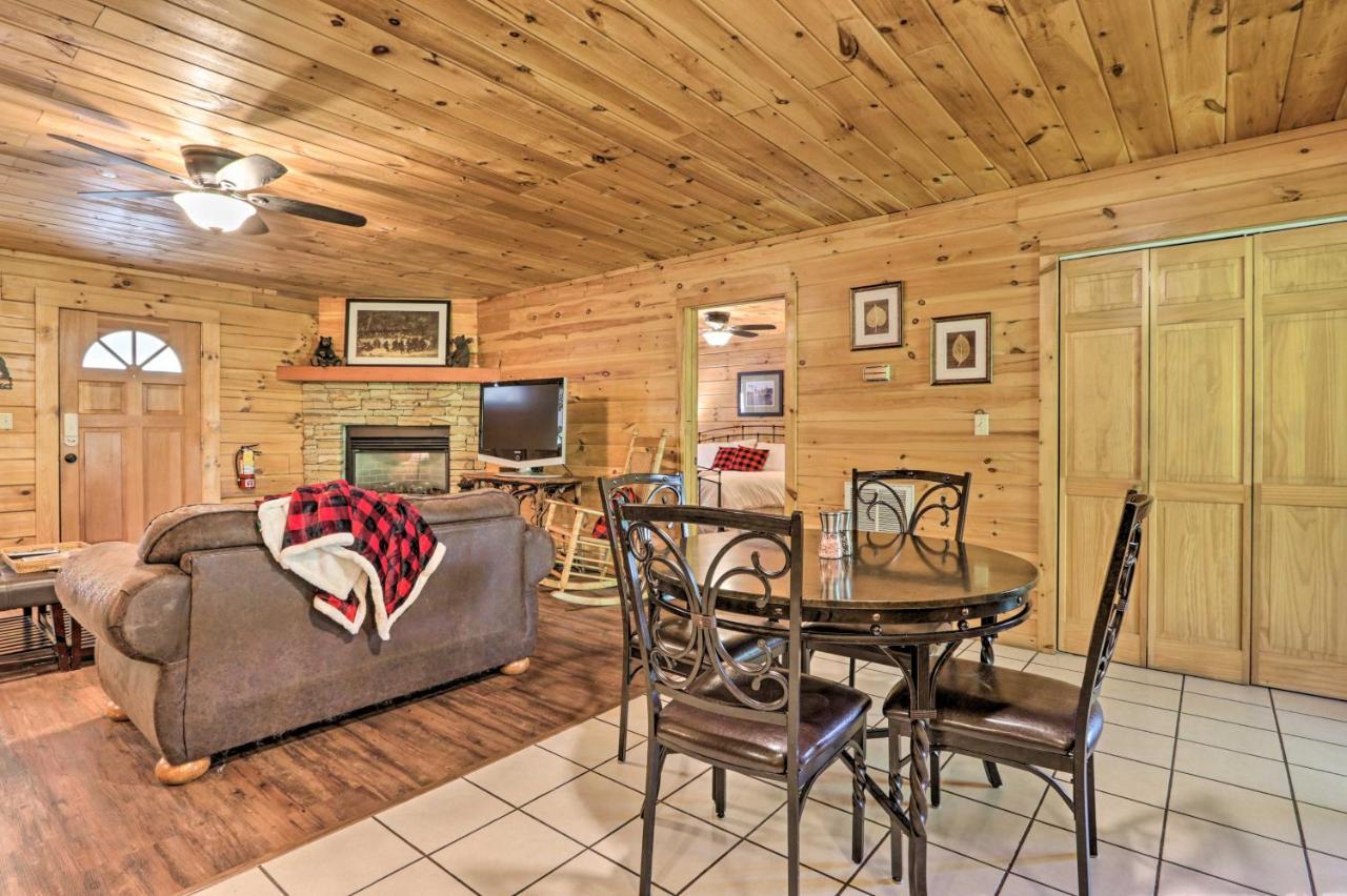Cabin With Deck And Fireplace Less Than 3 Mi To Dollywood! Pigeon Forge Eksteriør billede