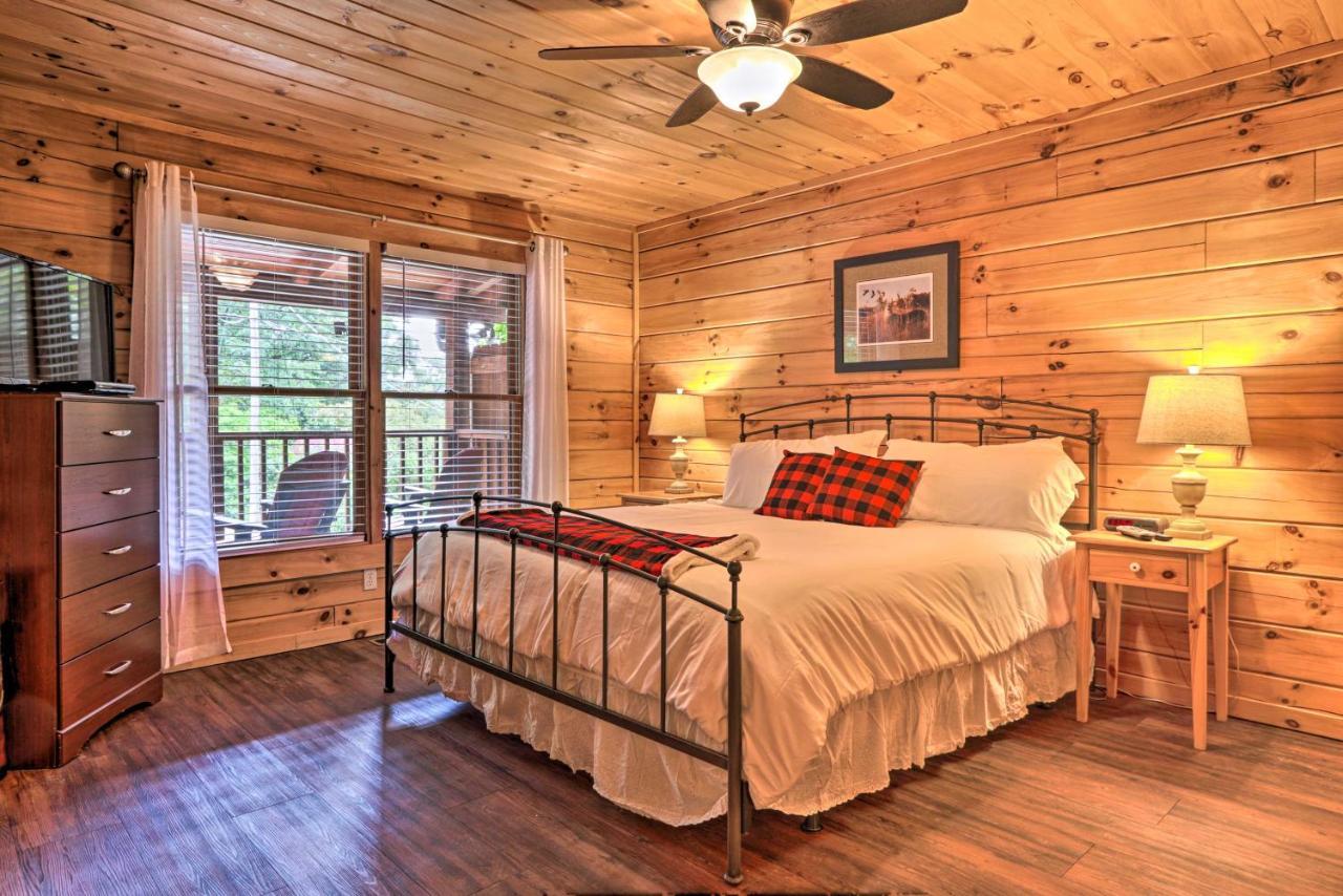 Cabin With Deck And Fireplace Less Than 3 Mi To Dollywood! Pigeon Forge Eksteriør billede