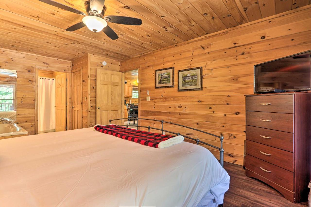 Cabin With Deck And Fireplace Less Than 3 Mi To Dollywood! Pigeon Forge Eksteriør billede