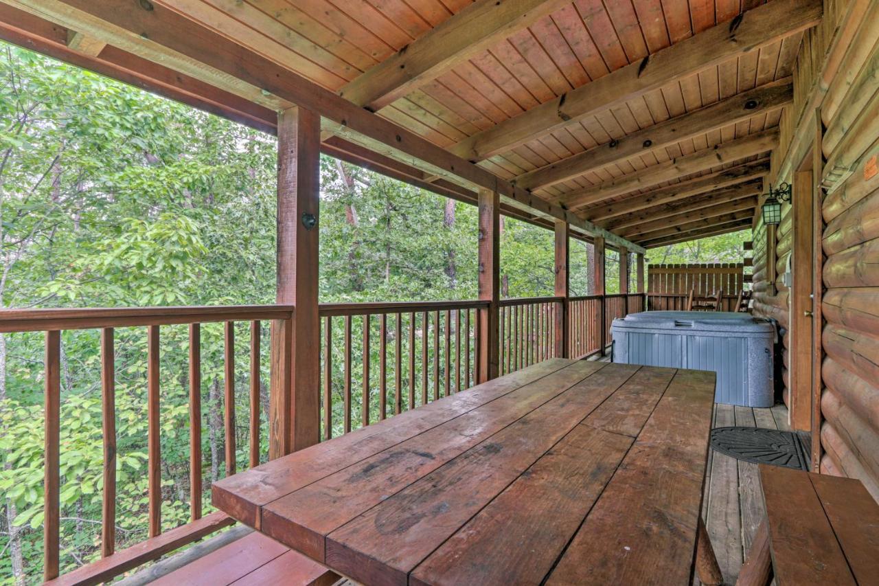 Cabin With Deck And Fireplace Less Than 3 Mi To Dollywood! Pigeon Forge Eksteriør billede