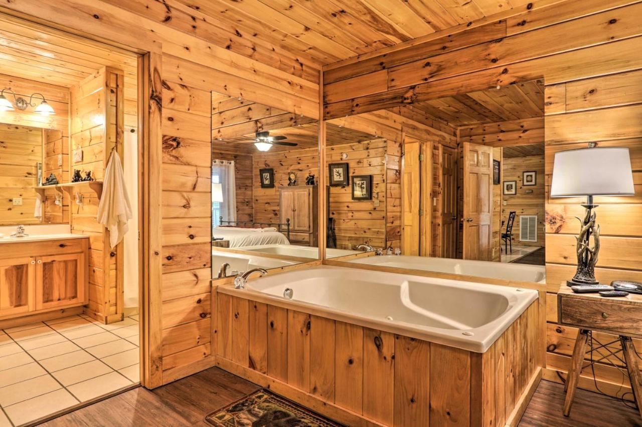 Cabin With Deck And Fireplace Less Than 3 Mi To Dollywood! Pigeon Forge Eksteriør billede