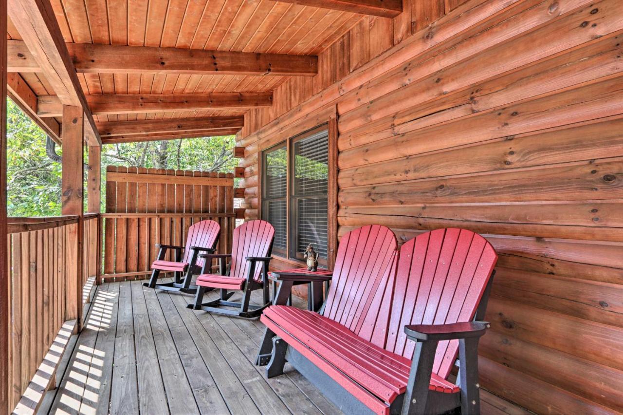 Cabin With Deck And Fireplace Less Than 3 Mi To Dollywood! Pigeon Forge Eksteriør billede