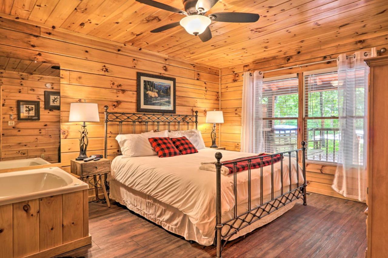 Cabin With Deck And Fireplace Less Than 3 Mi To Dollywood! Pigeon Forge Eksteriør billede